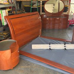 Queen Cherry Wood Bettor Set. Solid Wood. 