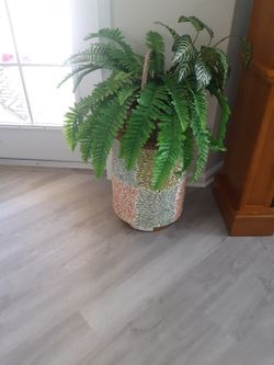 Cilinder End Table In Great Condition