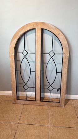 arched decorative window frame