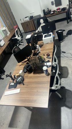 OFFICE FURNITURE FOR SALE – GREAT CONDITION 📦✨