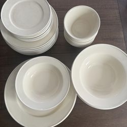 Crate & Barrel Dish Set For 8 