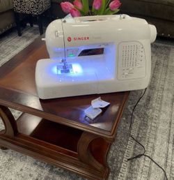 Singer Futura XL-400 Embroidery Sewing Machine
