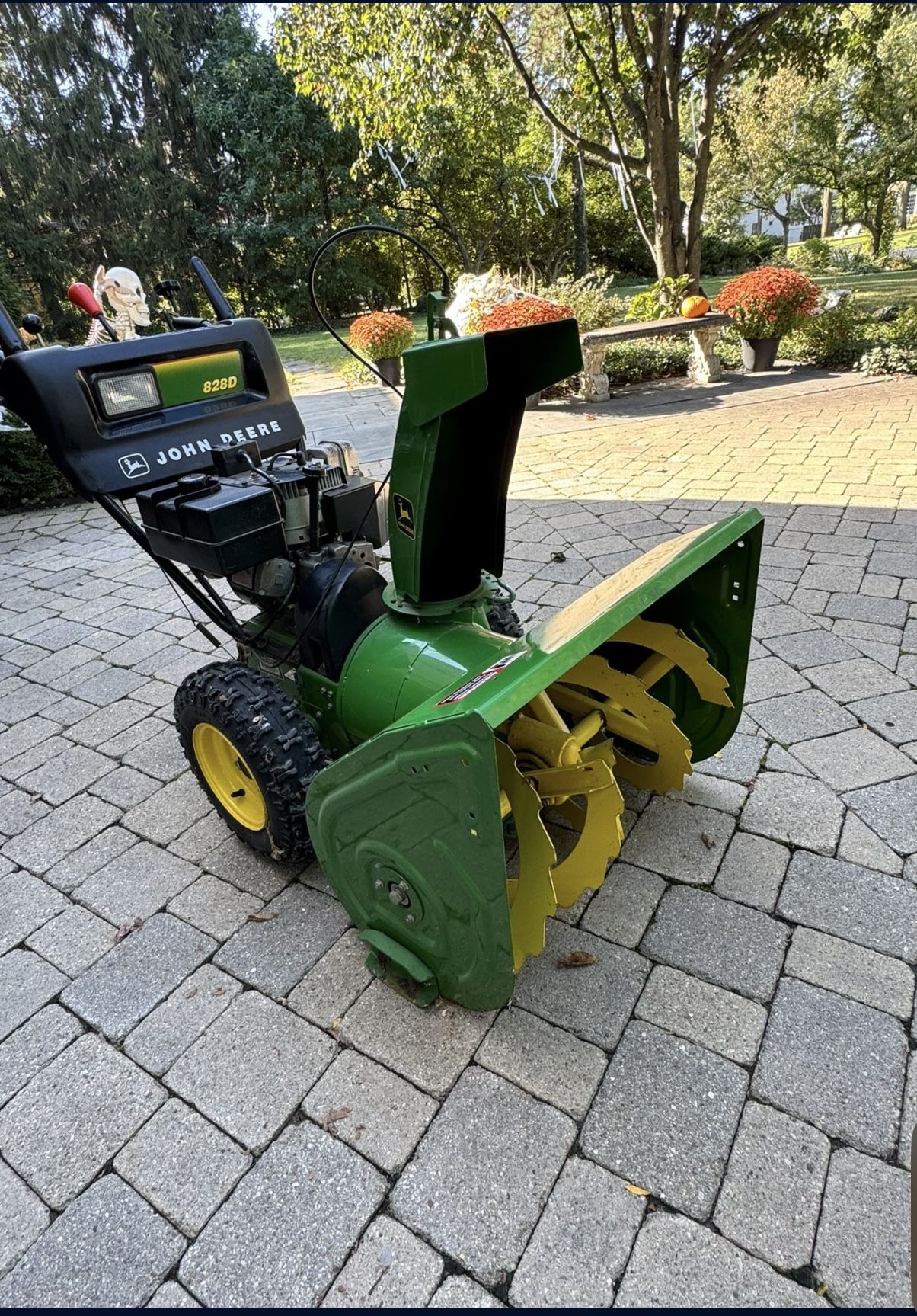 John Deer 828D