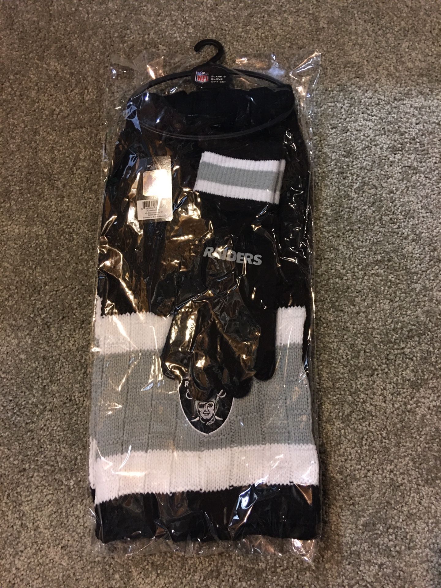 Raiders Scarf And Gloves Gift Set