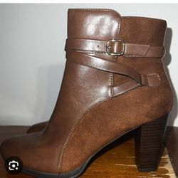 Andrew Geller- Kolton Booties; 7 1/2 M