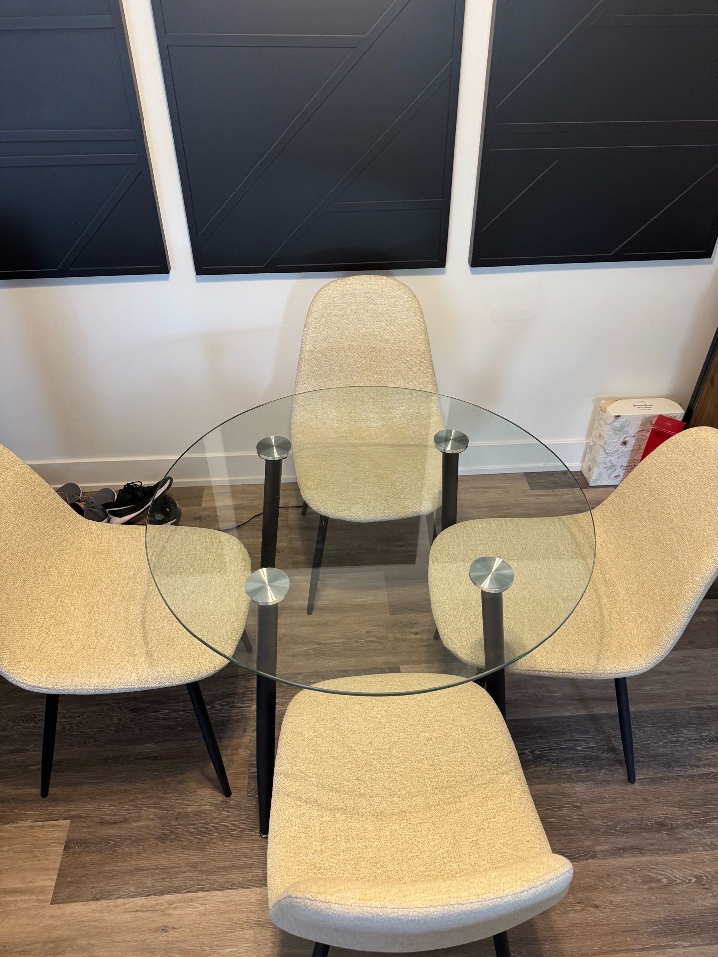 Glass round table