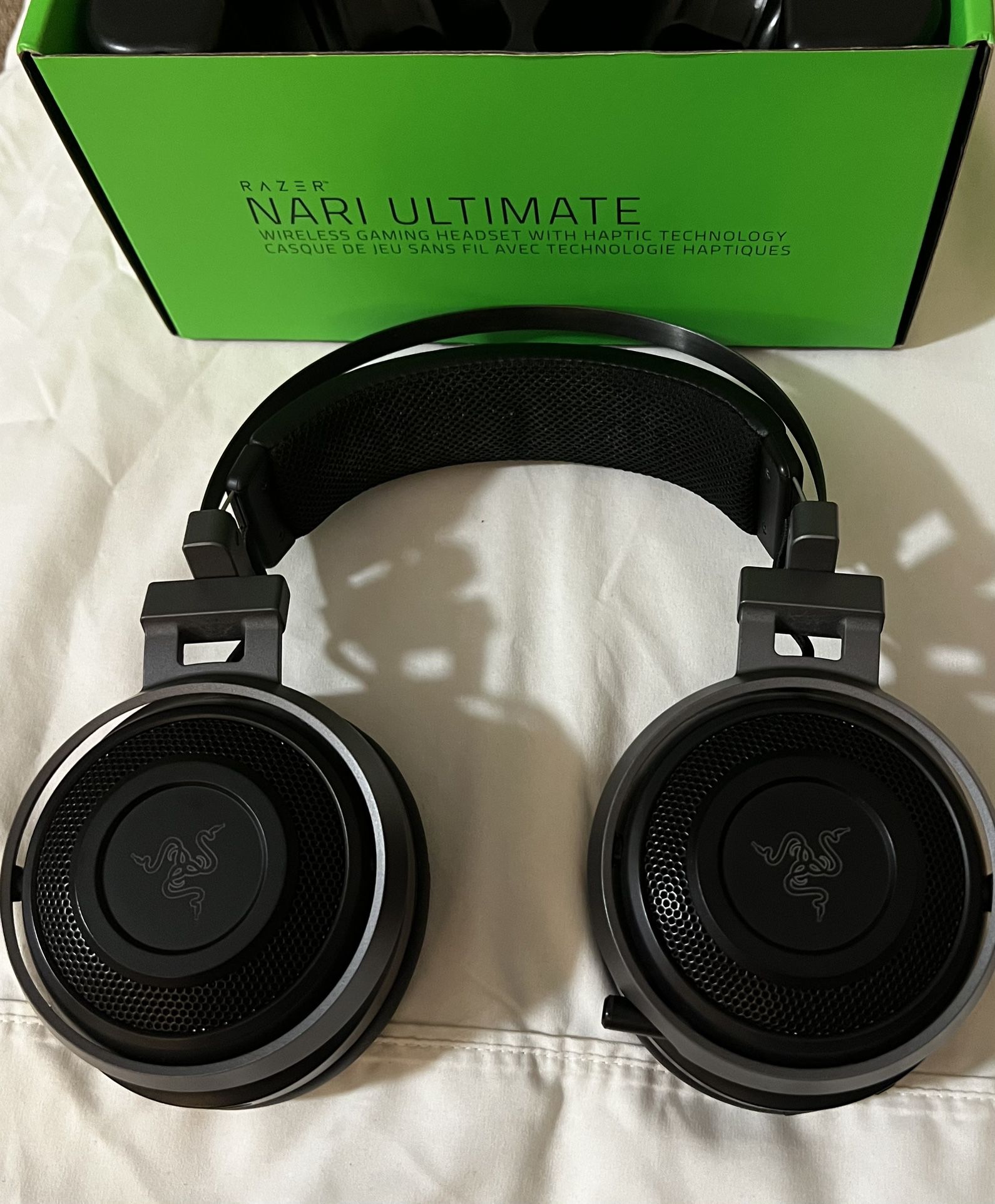 Razer Nari Ultimate Wireless 7.1 Surround Sound Gaming Headset: THX Audio & Haptic Feedback - Auto-Adjust Headband - Chroma RGB - Retractable Mic - Fo