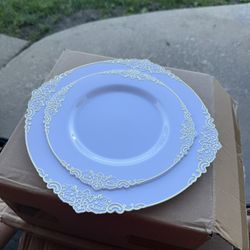 White And Gold Plastic Plates 