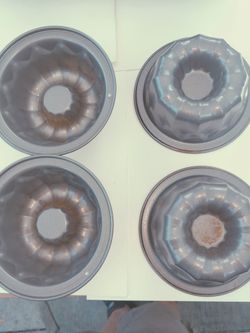 4 Mini Bunt Baking Pans 