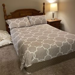 4 Piece Queen Bed, Headboard, Mirrored 7 Drawer Chest Of Drawers Night Stand  And 5 Drawer Chest Of Drawers.                               