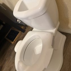 Toddlers Potty Train. Toilet