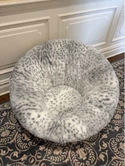 Pottery Barn Teen Gray Leopard Faux Fur Groovy Swivel Chair.