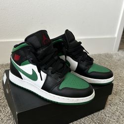 Jordan 1 Mid  Size 5.5Y