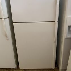 Jen more Refrigerator White Excellent  . Warranty  . Delivery Available . 2203 Fowler St. 33901