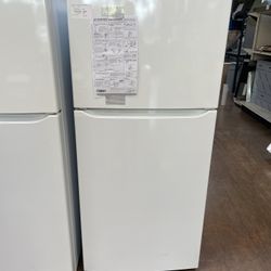 Top freezer refrigerator LG white color