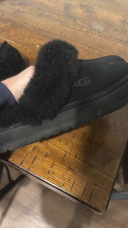 all black uggs
