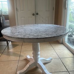 Round Dining Table 