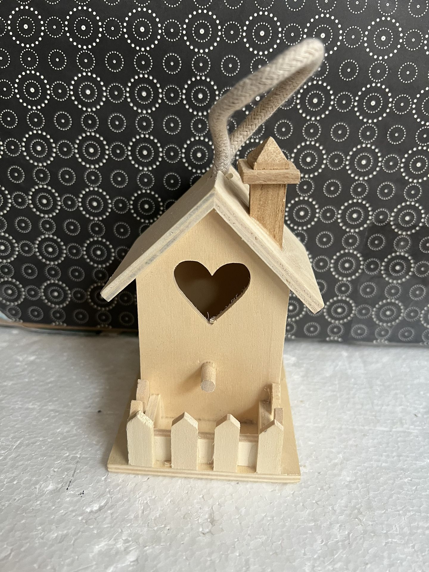 Small 4.5" Unpainted Decorative Birdhouse Hanger Heart W Wood Fence Around it