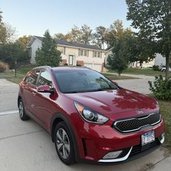 2019 Kia Niro Touring Hybrid – Excellent condition!