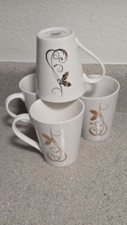 4 Gibson Home White Coffee Mugs Gold Holly Leaf Vine Scroll Holiday Cups