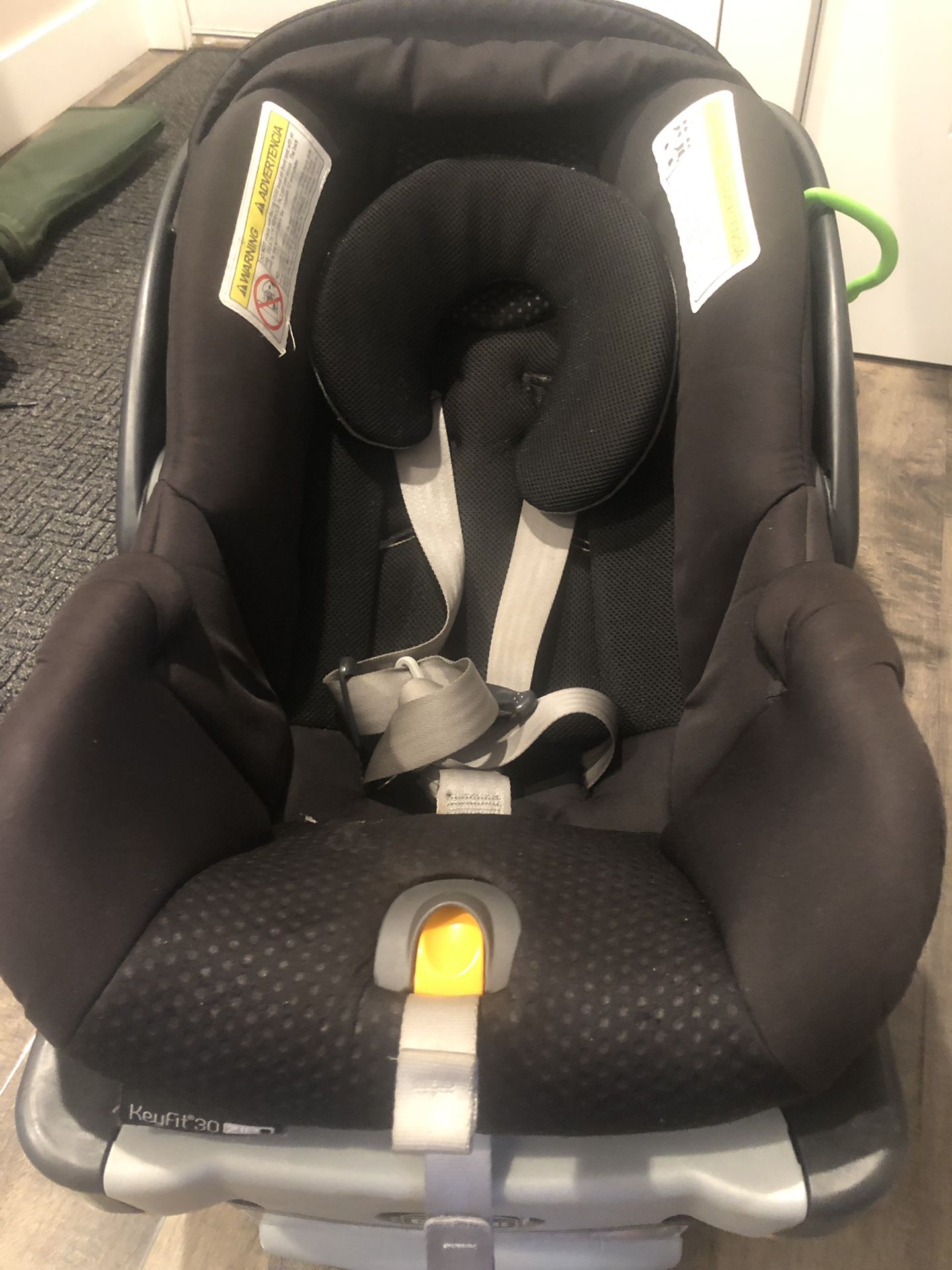 Chicco keyfit 30 car seat plus two bases