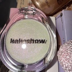 Face And Body Highlight And Shimmers 