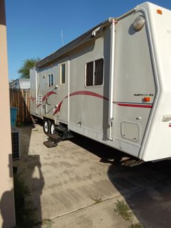 2003 Terry resort 27 ft ice cold AC with super slide excellent condition in and out