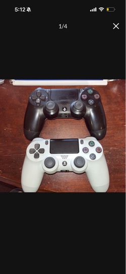 PS4 DualShock 4 Controllers – Black and White