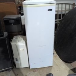 Magic Chef Freezer Model HMUF6WE