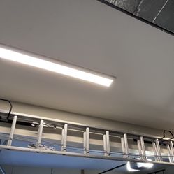 Heavy-Duty Werner 28ft Aluminum Extension Ladder - Model D1328-2**