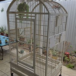 Jaula Blanca Para Aves En Buenas Condiciones 