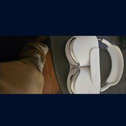 Airpods promax used 2 or 3 times basically new