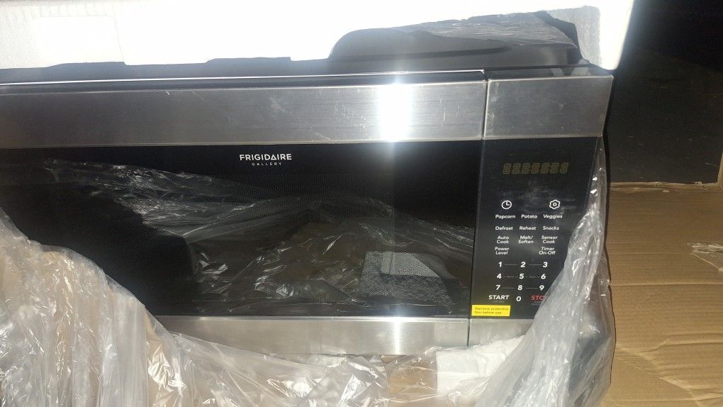 Brand New Fridgidaire microwave
