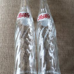 Two (2) Vintage Pepsi Cola Glass Bottle One Pint Swirl 16 oz Soda Pop Collectible Twist