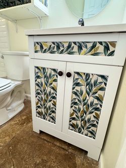 Bathroom vanity set