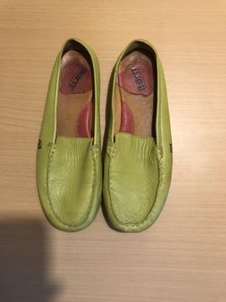 WOMEN SHOES SIZE 9B BORN LIME GREEN LOAFERS