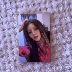 K-Pop: Authentic G-Idle Miyeon Photocard