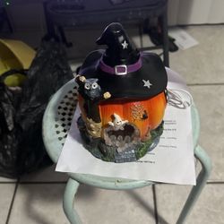 Holllowun Decorated ITHEM 