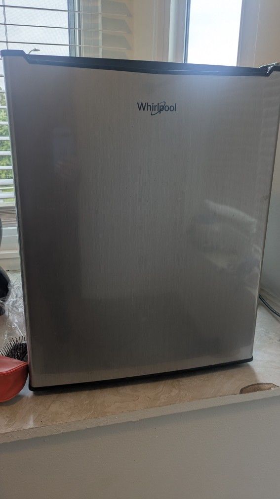 Whirlpool Mini Fridge – Compact Stainless Steel
