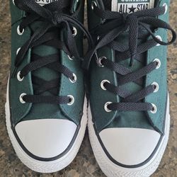 Kids Size 5 Converse 