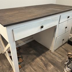 🔥 Solid Wood Farmhouse Desk – MUST GO (Moving Sale)