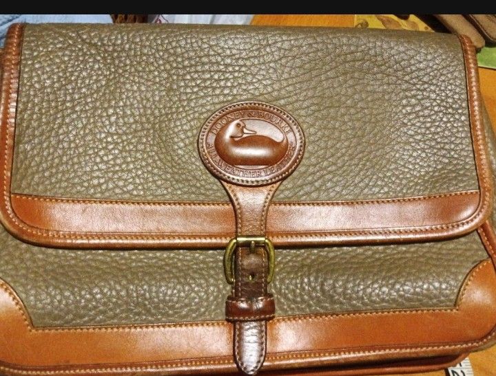 Vintage Tan Pebbled Leather Dooney & Bourke Crossbody All-weather Shoulder Bag 10"X8"