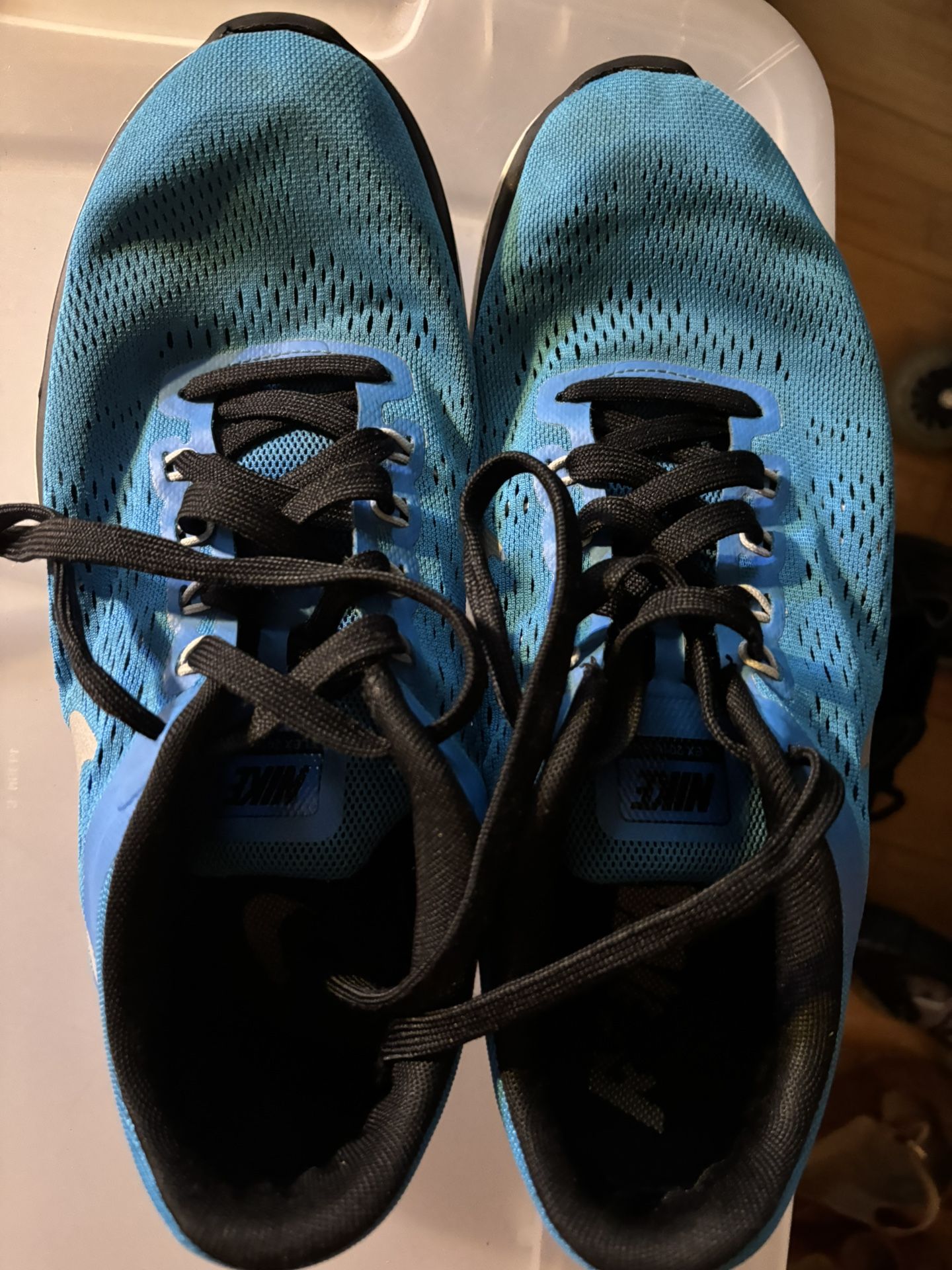 Used Men’s Size 9 1/2 Running Shoes