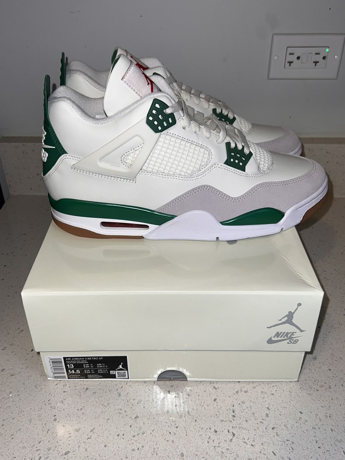 Nike Air Jordan 4 Green Men’s Size 12 DS