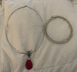 Woman’s Necklace Lot