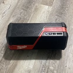Milwaukee Speaker Bluetooh 
