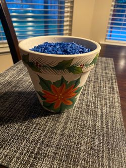 Flower pot with aquarium rocks