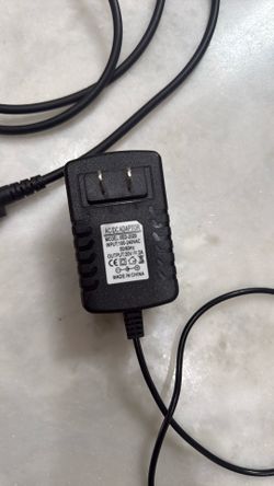Universal 20V 2A Power Adapter (Model XED-2020)