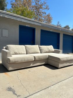 Oversized Chaise Sectional Couch 🛻Delivery Available🛻