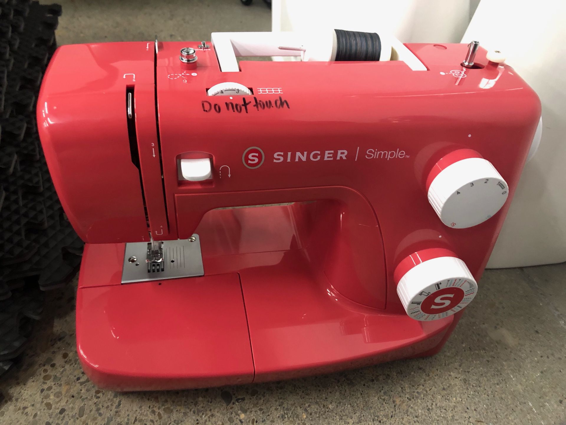 Hardly used Singer “Simple” Sewing Machine